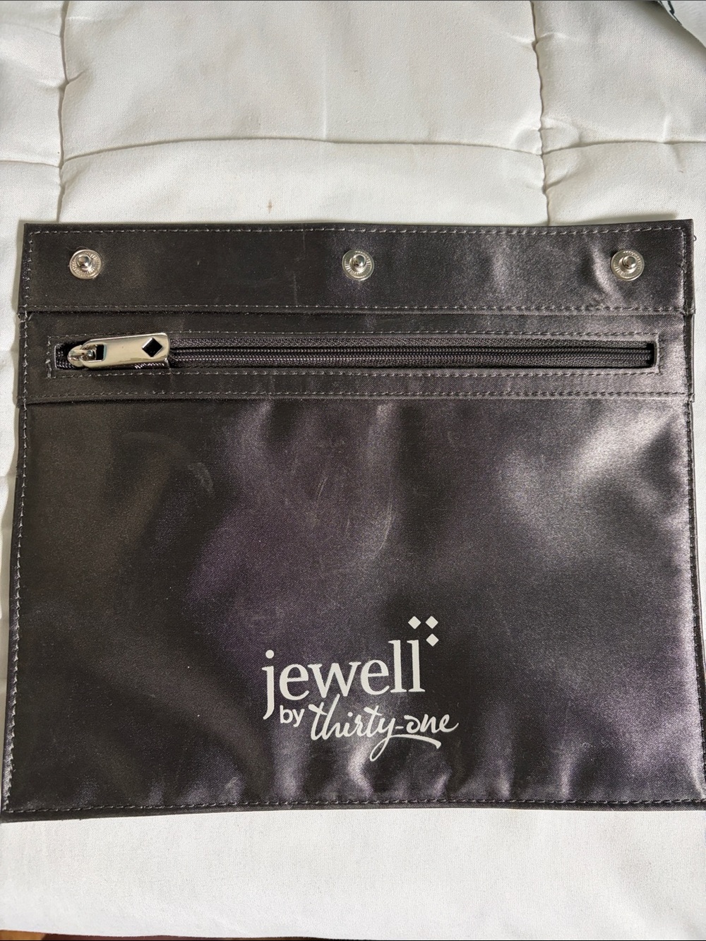 Jewell by Thirty one pouch.